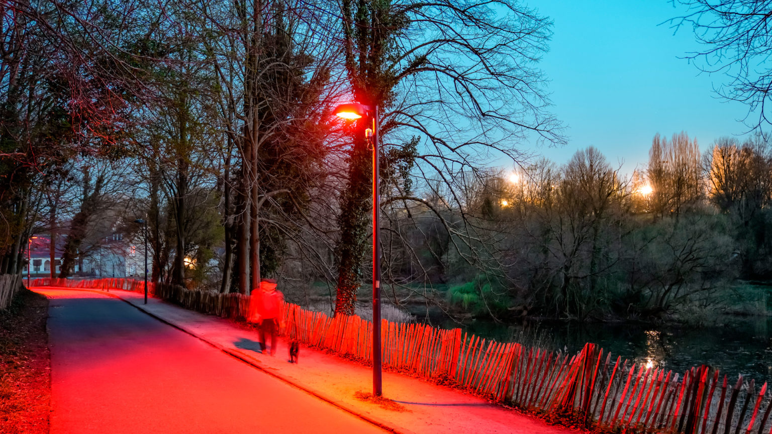 Sibelga rouge cloître parc étangs éclairage nuit